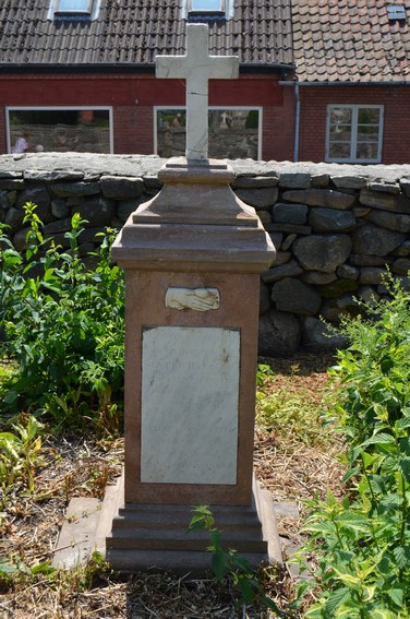 Billede af gravsten på Aaker Kirkegård