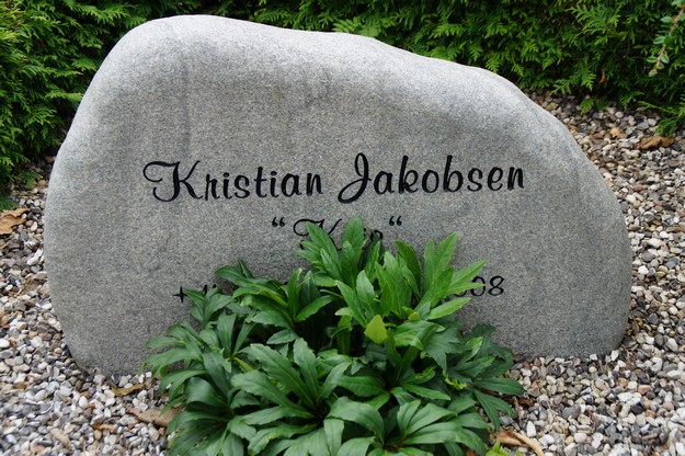 Billede af gravsten på Ikast Østre Kirkegård