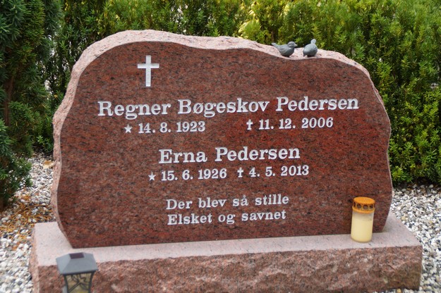 Billede af gravsten på Ikast Østre Kirkegård