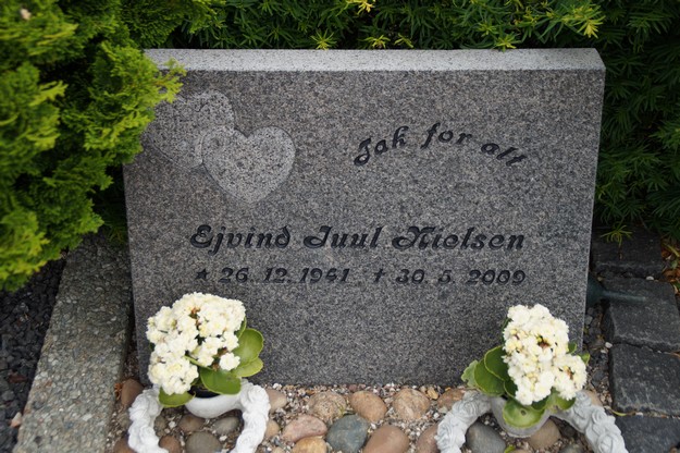 Billede af gravsten på Ikast Østre Kirkegård