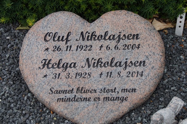 Billede af gravsten på Ikast Østre Kirkegård
