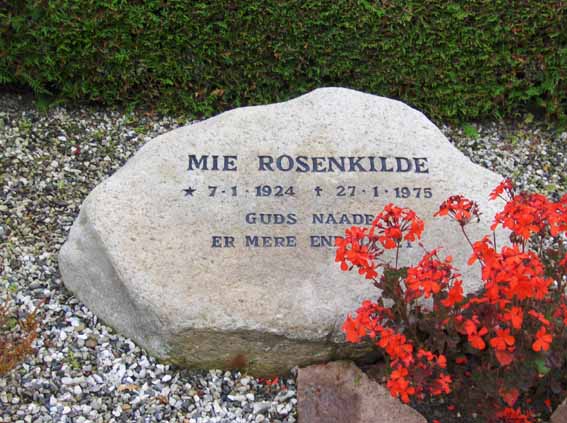 Billede af gravsten på Ikast Østre Kirkegård