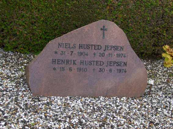 Billede af gravsten på Ikast Østre Kirkegård