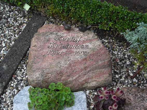Billede af gravsten på Ikast Østre Kirkegård
