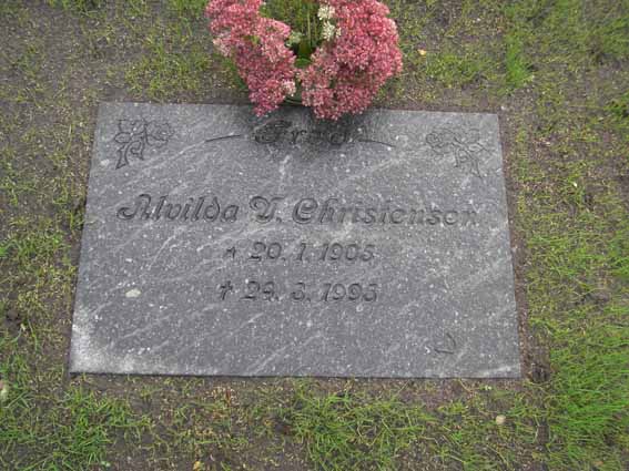 Billede af gravsten på Ikast Østre Kirkegård