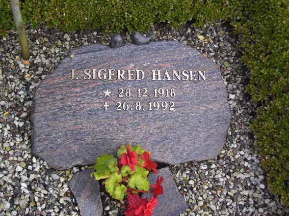 Billede af gravsten på Ikast Østre Kirkegård