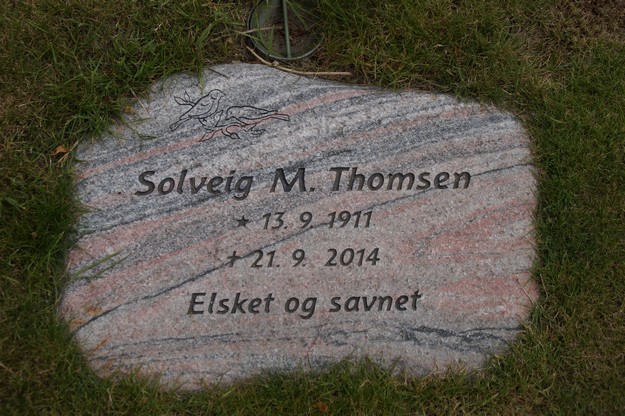 Billede af gravsten på Ikast Østre Kirkegård