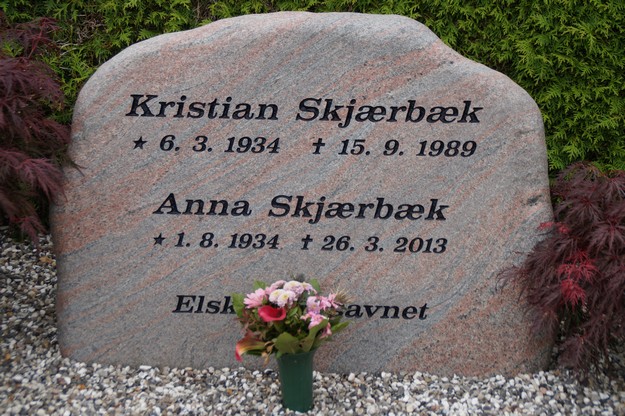 Billede af gravsten på Ikast Østre Kirkegård