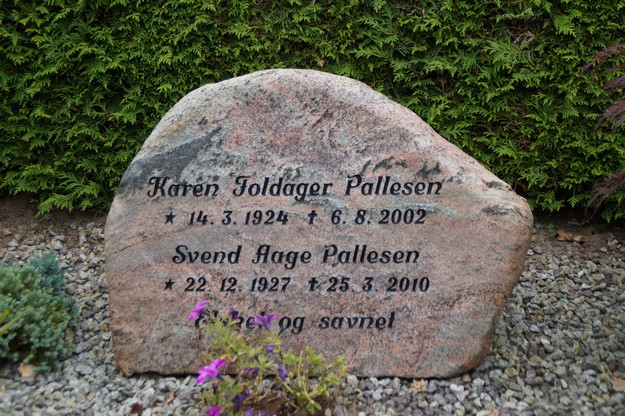 Billede af gravsten på Ikast Østre Kirkegård