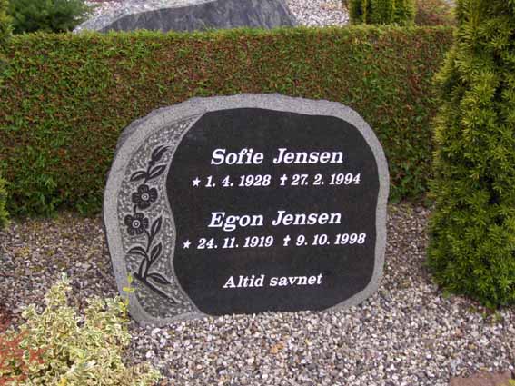 Billede af gravsten på Ikast Østre Kirkegård