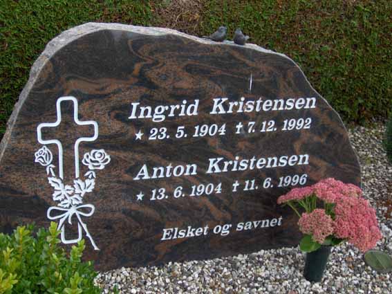 Billede af gravsten på Ikast Østre Kirkegård