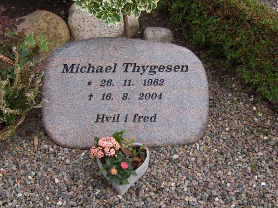 Billede af gravsten på Ikast Østre Kirkegård