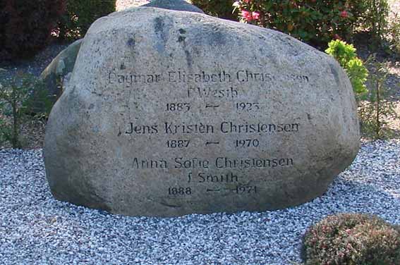 Billede af gravsten på Ringkøbing Kirkegård