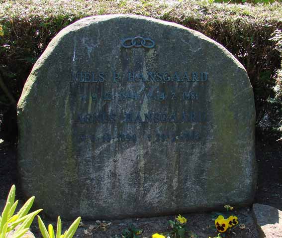 Billede af gravsten på Ringkøbing Kirkegård