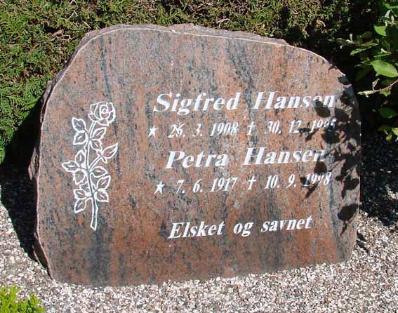 Billede af gravsten på Ringkøbing Kirkegård