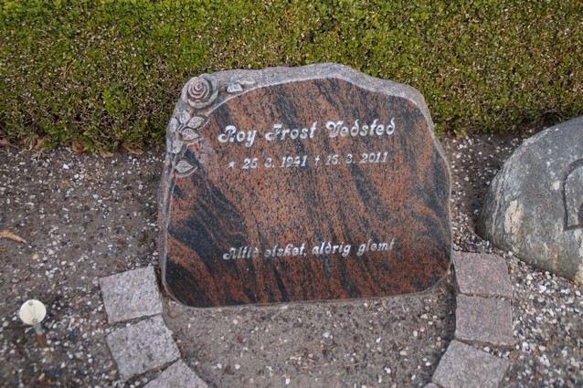 Billede af gravsten på Ringkøbing Kirkegård