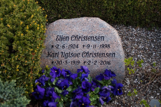 Billede af gravsten på Ringkøbing Kirkegård
