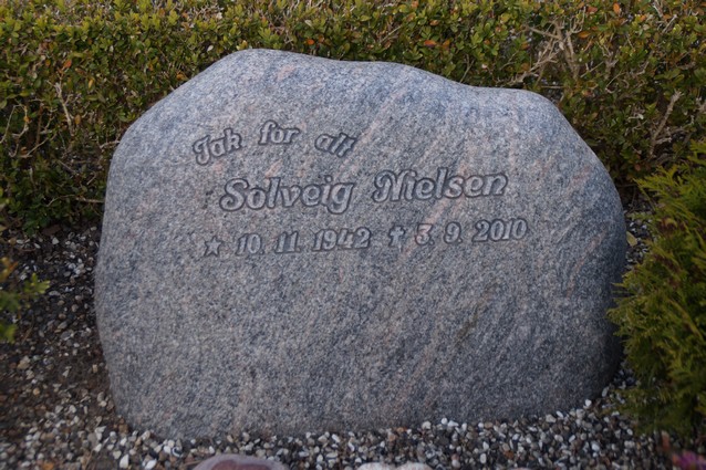 Billede af gravsten på Ringkøbing Kirkegård