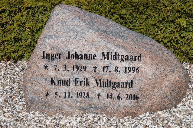 Billede af gravsten på Ringkøbing Kirkegård