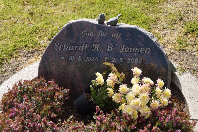 Billede af gravsten på Ringkøbing Kirkegård