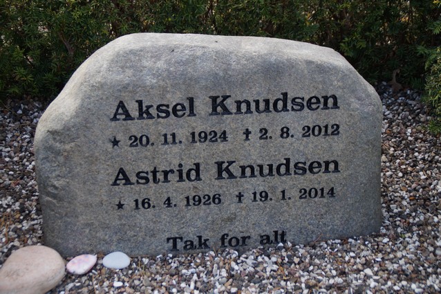 Billede af gravsten på Ringkøbing Kirkegård