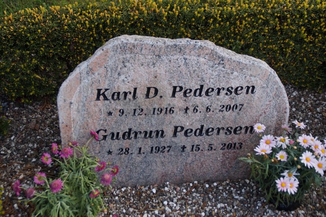 Billede af gravsten på Ringkøbing Kirkegård