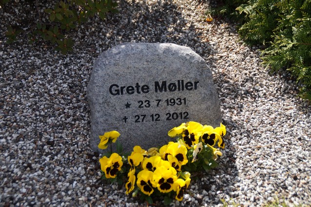 Billede af gravsten på Ringkøbing Kirkegård