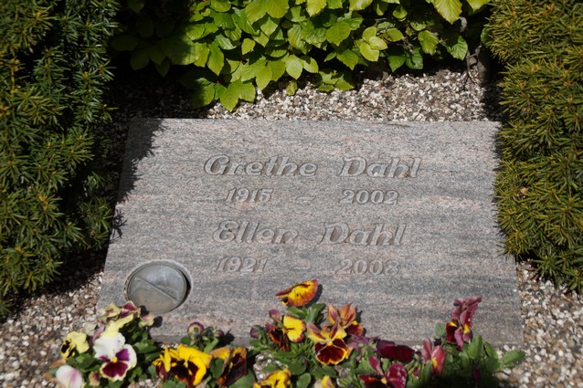 Billede af gravsten på Ringkøbing Kirkegård