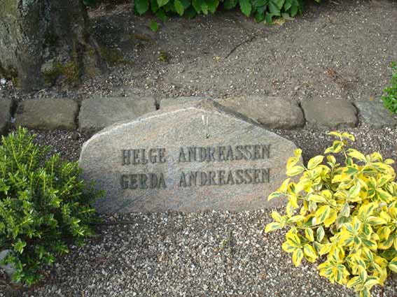 Billede af gravsten på Ringkøbing Kirkegård