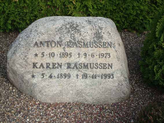 Billede af gravsten på Ringkøbing Kirkegård