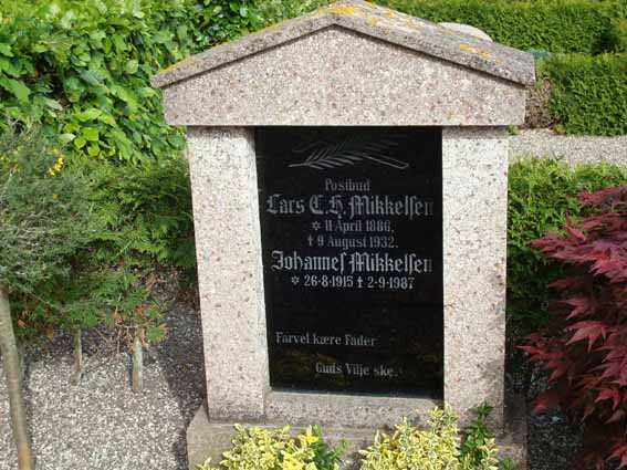 Billede af gravsten på Ringkøbing Kirkegård
