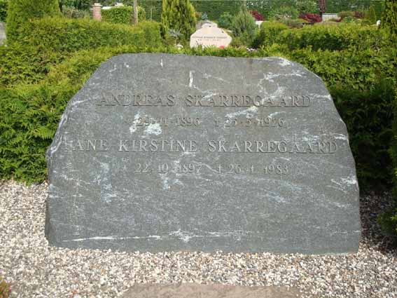 Billede af gravsten på Ringkøbing Kirkegård