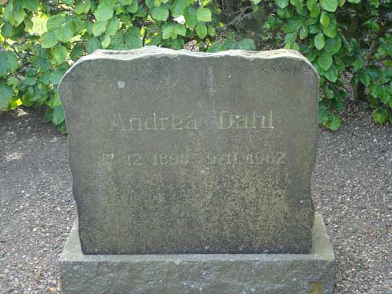 Billede af gravsten på Ringkøbing Kirkegård