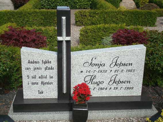 Billede af gravsten på Ringkøbing Kirkegård