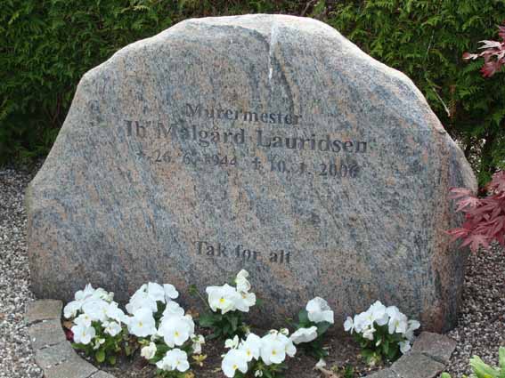 Billede af gravsten på Ringkøbing Kirkegård