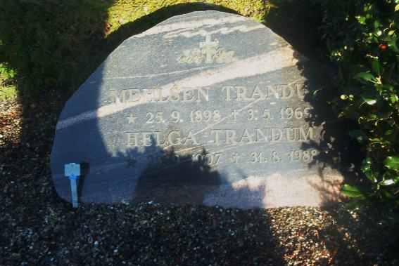 Billede af gravsten på Vinderup kirkegård